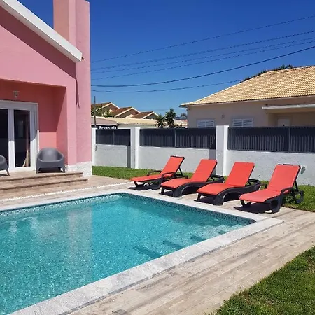 Family Pool & Holiday home