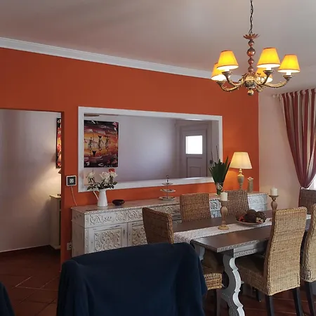 Family Pool & Nyaraló Caparica