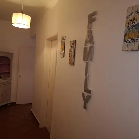 Nyaraló Family Pool & Caparica