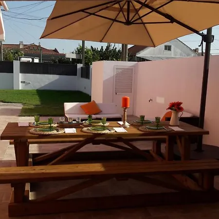 Holiday home Family Pool & Caparica